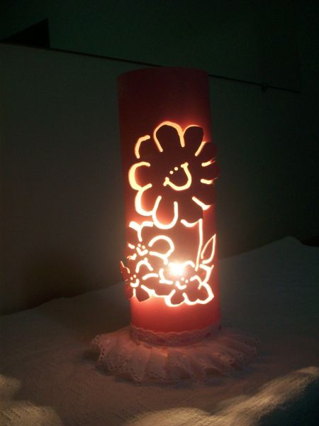 Menino Abraçado com Menina Luminária