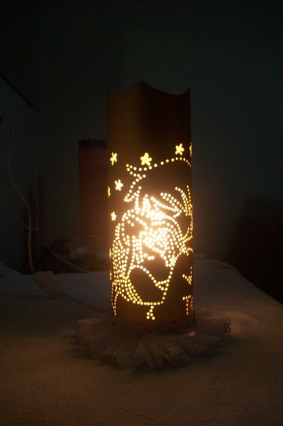 Menino Abraçado com Menina Luminária